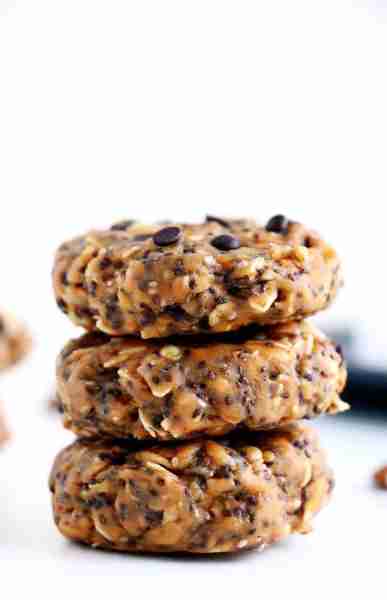 No-bake breakfast cookies! The perfect quick breakfast! https://www.iheartnaptime.net/breakfast-cook...