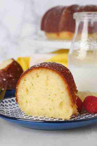 Bright, zesty, and ultra-moist 🍋 This Lemon Drizzle Cake is bursting with fresh lemon flavor and to...