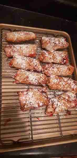 Cherry Cheesecake Egg Rolls 1 block cream cheese 1 tsp vanilla 2 tbs powdered sugar 1 can cherry pie...