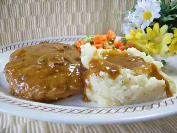 Smothered Hamburger Steak ground beef (can use lean ground round) 1 (8 ounce) can cream of mushroom...