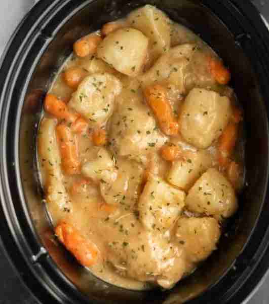 Crockpot Ranch Chicken and Potatoes 4 boneless skinless chicken breasts 4 Russet potatoes cut into 2...
