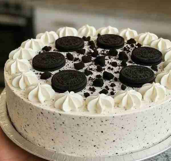 😋💕Cold Oreo Cheesecake 😋💕 Ingredients: 1 pack of Oreo cookies (approx. 30 units) 1 can of conden...