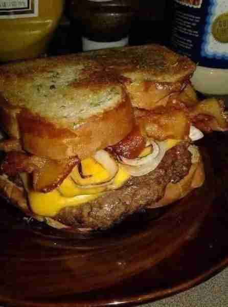 Big Mac French Toast– Don’t LOSE this recipe 😍 Ingredients: ⅔ lb. Ground beef 4 Slices of thick-cut...