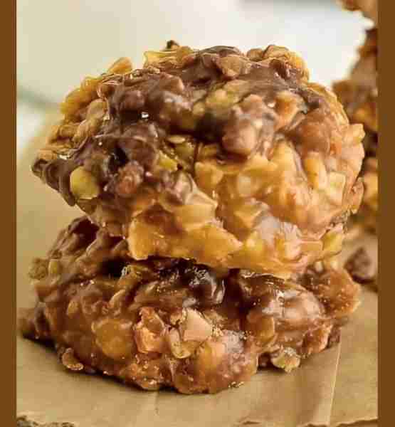 My BEST-SELLING No bake Salted Caramel Cookies —No Chill, No Spread, No Fail! INGREDIENTS: 2 cups gr...