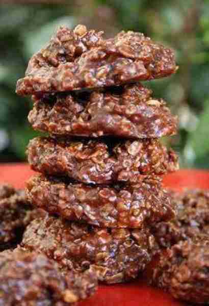 Skinny Chunky Monkey Cookies Makes 30 3 ripe bananas 2 cups oats 1/4 c peanut butter 1/4 c cocoa pow...
