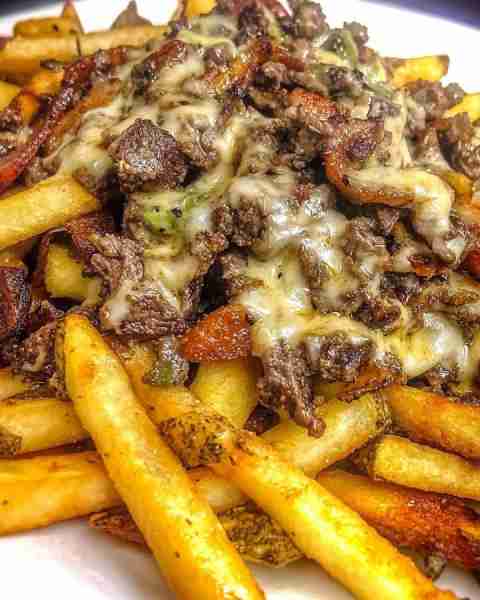 Philly Steak FRIES 🍟🥩 Ingredients: - 1 pound thinly sliced beef (such as flank steak or sirloin)...