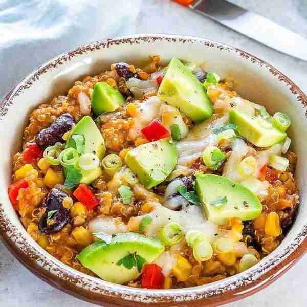 Crock Pot Mexican Casserole 🤤 Warm up those bellies tonight with this tasty dinner idea! There is s...