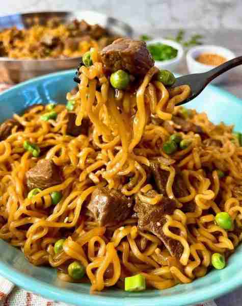 Beef Ramen Stir-Fry Ingredients: Ramen noodles Beef cubes Green peas Soy sauce Garlic & ginger Green...