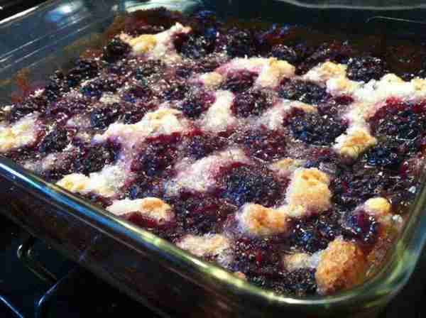 Homemade Kentucky Blackberry Cobbler 2 1/2 C Fresh blackberries, washed 1 C Sugar 1 C Flour 2 t Baki...