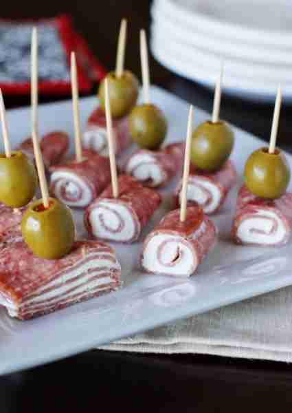 💖 Quick Salami & Cream Cheese Bites! 💖 With just 3 ingredients, you can have a platter ready in mi...