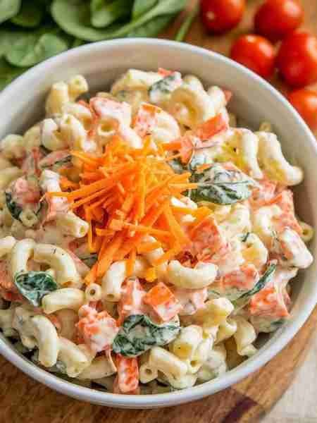 Creamy Macaroni Veggie Salad 🥗🥕🍝🥬🧄🌽 Ingredients: 2 cups elbow macaroni, cooked & cooled 🍝 1/2...
