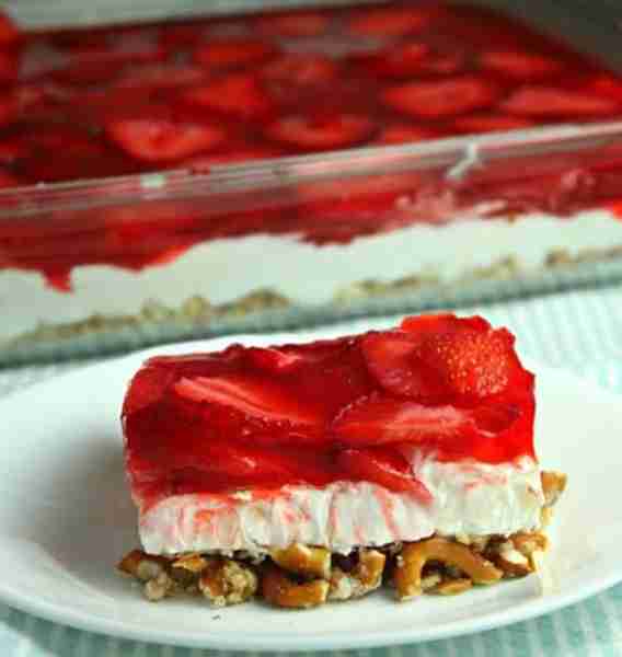 🍓🥨 Strawberry Pretzel Salad! 🍓🥨 Yum! Easy to assemble & Always a Huge Hit! 🍓🍓 Get the Recipe i...