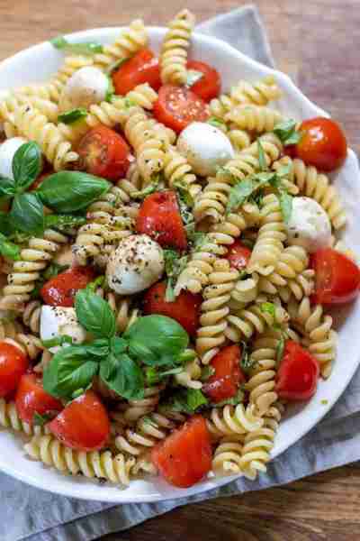 Caprese Pasta Salad Ingredients: 3 cups cooked rotini pasta 1 cup cherry tomatoes, halved 1 cup mini...