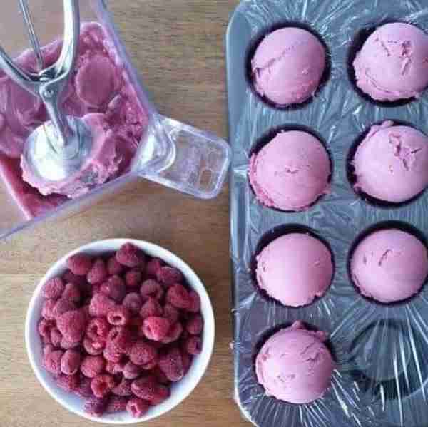 Creamy Raspberry 'Nice Cream' 🍨 Simple entertaining/serving idea...This is so GREAT to make ahead o...