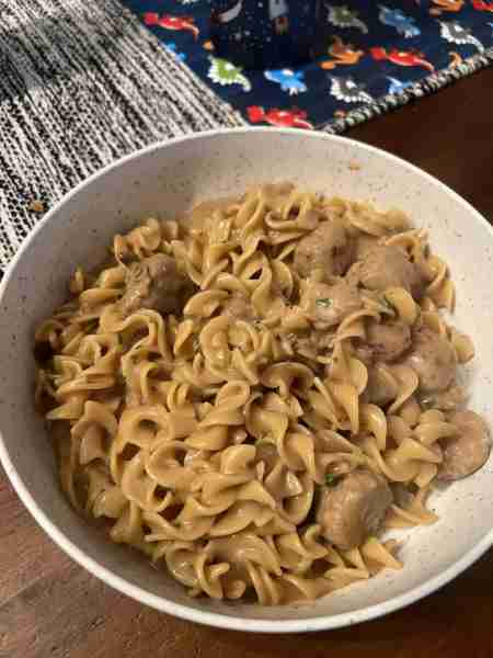 Another easy one pot meal and one of my favorite comfort foods 😋 Swedish meatballs Frozen meatballs...