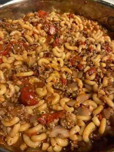 Old Fashioned Goulash😍😋 Ingredients 1/2 lb macaroni 1 1/2 lbs ground beef 1 large onion, diced ga...