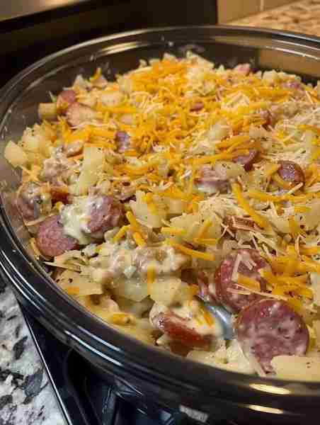 Super easy. It’s a dump meal. Total cost about $10 or less... feeds a lot. 1 32 oz bag of hashbrowns...