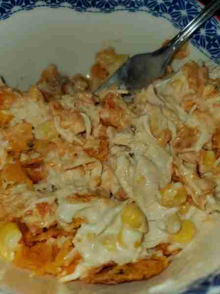 Dorito chicken casserole! Super easy to make and so delicious 😋 cooking spray 1 (14.5 ounce) packag...