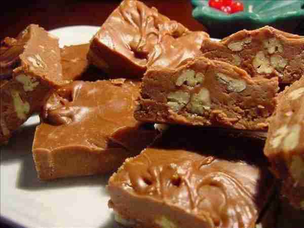 PAULA DEEN'S 5 MINUTE FUDGE Prep Time: 5 mins Total Time: 15 mins Servings: 20-30 Ingredients 1 2/3...