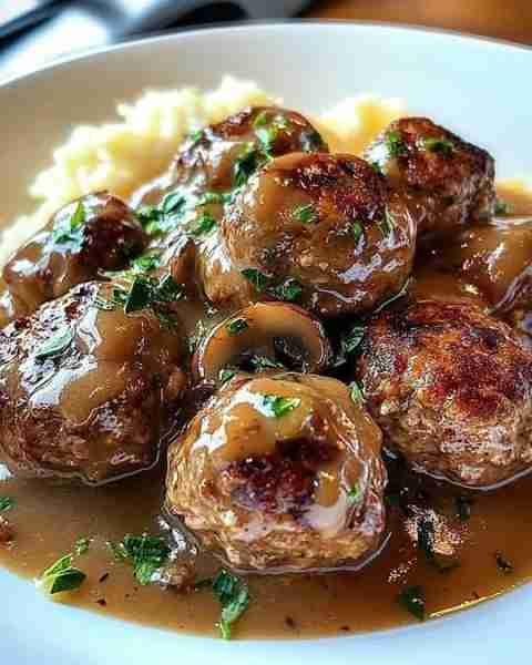 🥩🍄 Beef Meatballs in Mushroom Gravy 🍄🥩 📝 Ingredients: Meatballs: 🥩 1 lb ground beef 🧅 ½ small...