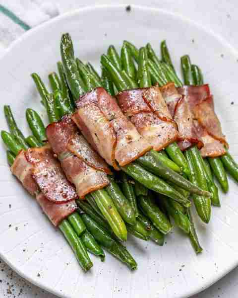 Green Bean + Bacon Bundles are always a hit at home! <3 Green beans are one of my absolute favorite...