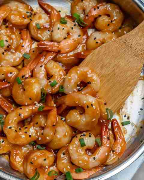 10 Minute Honey Garlic Shrimp - YES to SUPER simple ingredients with results that taste like your fa...