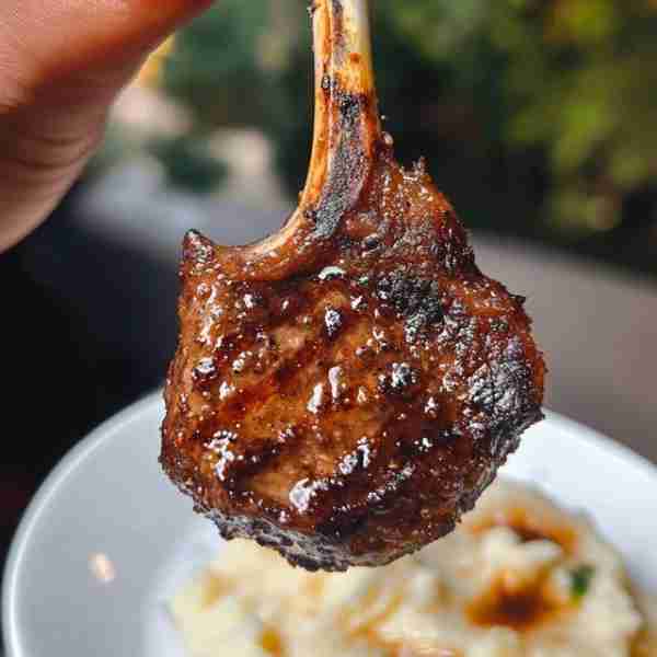🥩 Pan-Seared Glazed Lamb Chops with Gravy over Garlic Mashed Potatoes These lamb chops are tender,...