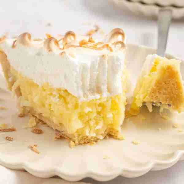 🐰 Coconut Meringue Pie! 🥥 🥥 A delicious classic pie with a creamy coconut pie filling and topped...