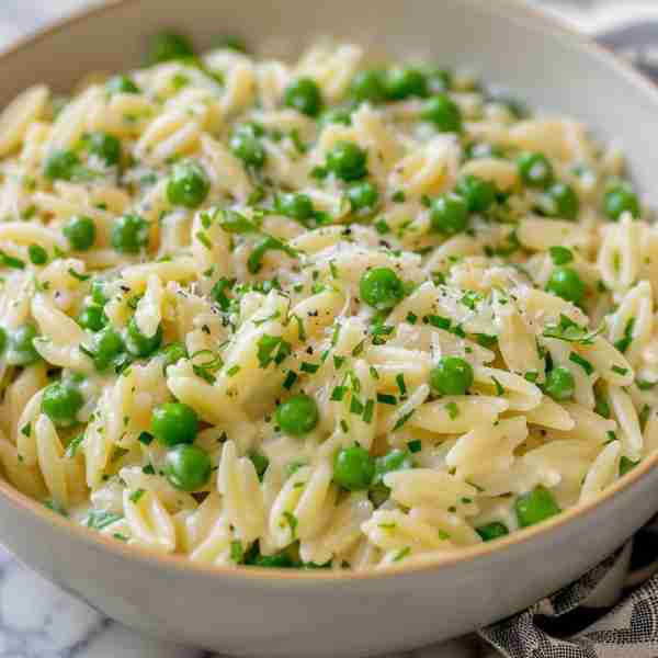 🧄🧀 Creamy Garlic Parmesan Orzo with Green Peas 🧀🧄 A delightful and creamy pasta dish that's perf...