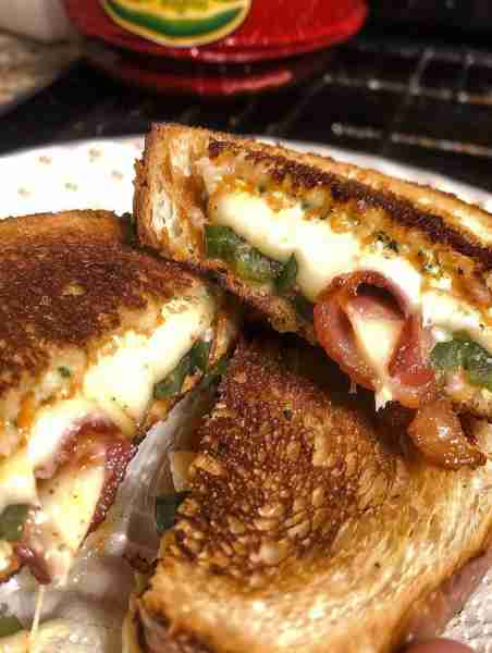 Jalapeño poppers grilled cheese 😋 it was definitely a hit at my store 3 jalapeño poppers- bacon wra...