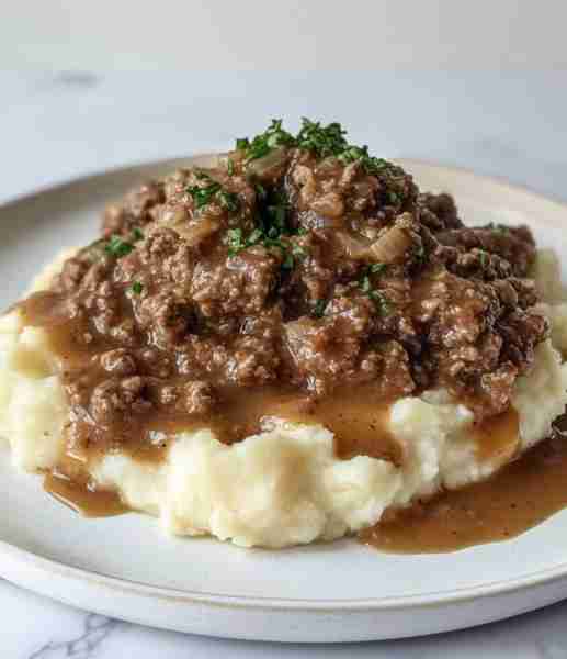 WOULD YOU EAT THIS GROUND BEEF AND GRAVY OVER MASHED POTATOES 🥔🍖✨ Ingredients: For the Ground Bee...