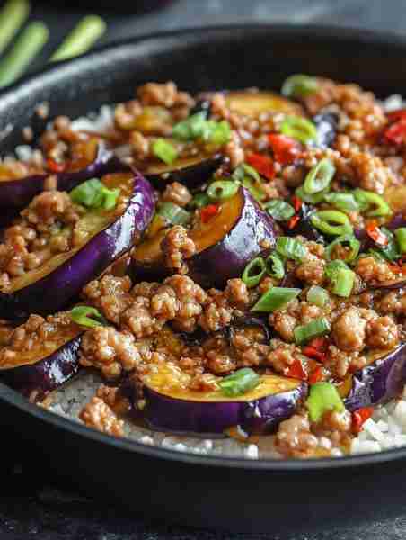 Spicy Garlic Eggplant with Beef 🌶🍽️🍆 Need a quick dinner full of spice and savory joy? This stir-fr...