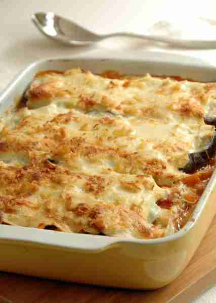 𝗘𝗮𝘀𝘆 𝗩𝗲𝗴𝗲𝘁𝗮𝗿𝗶𝗮𝗻 𝗟𝗮𝘀𝗮𝗴𝗻𝗲 When aubergines are in season, make this generous, easy Vegetarian Lasagne...