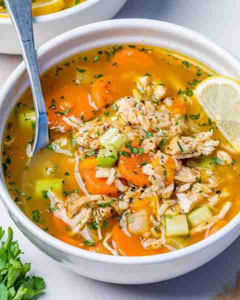 Soup on Mondays? Why not, when you have this bright and fresh Lemony Chicken Rice Soup recipe! <3 W...