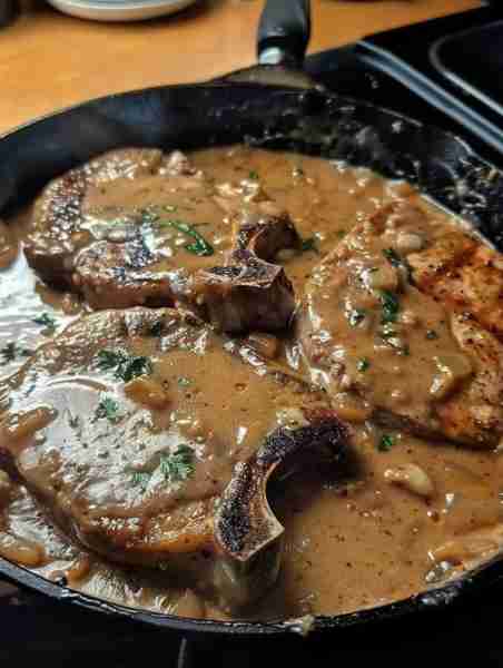 Smothered pork chops😋 🍽️ 😍 Ingredients 4 bone-in pork chops 1 oz packet onion soup mix 1 14 oz can...