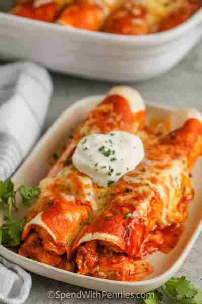 https://www.spendwithpennies.com/leftover-turkey-enchiladas/ Put your leftovers to work with this ea...