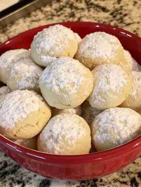 Melt-in-your-Mouth SNOWBALL COOKIES - everyone always begs for these every Holiday! ❤️