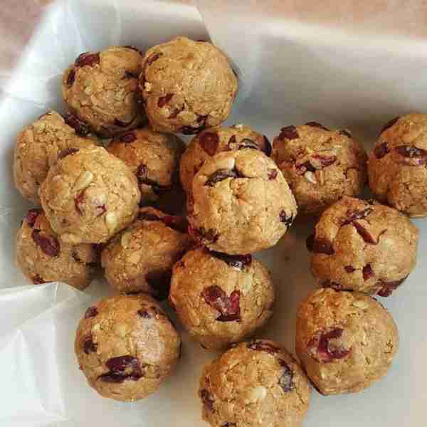 Sunflower Seed Protein Balls - deliciously Gluten-free, Grain-free, and Nut-free ✅ Friends! These a...