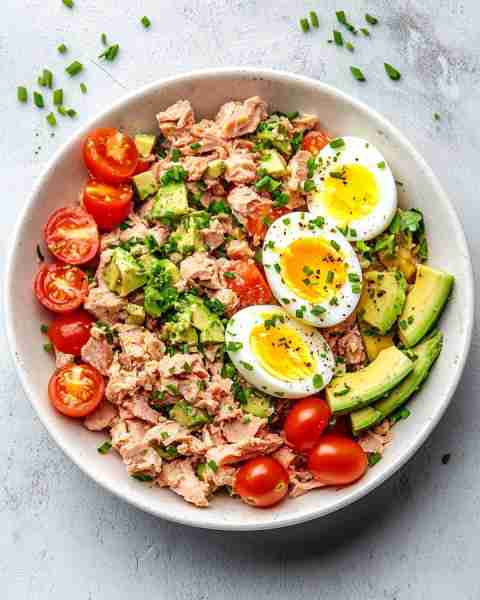 Avocado Tuna Salad **Ingredients: - 2 ripe avocados - 200 g canned tuna, drained - 4 hard-boiled...