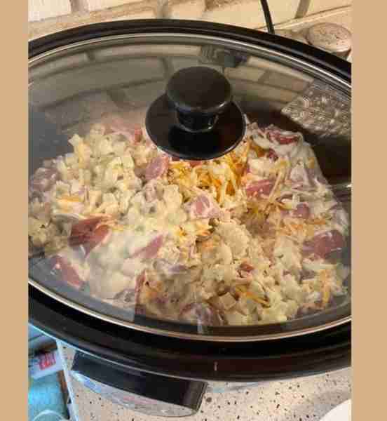 Super easy. It’s a dump meal. Total cost about $10 or less... feeds a lot. 1 32 oz bag of hashbrowns...
