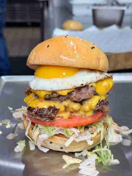 Cheeseburger 🍔 with fried egg 😋😋😋