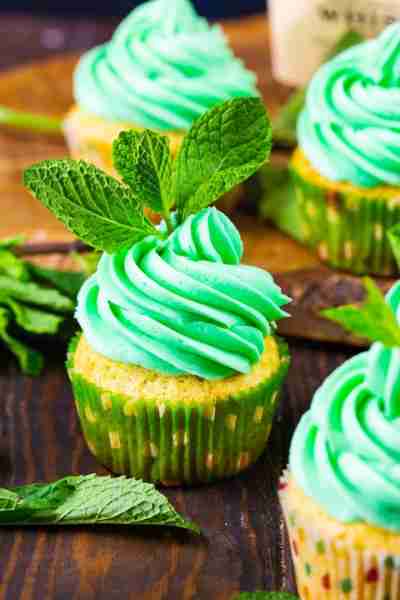 The mint and bourbon flavor of these Mint Julep Cupcakes make them perfect for the Kentucky Derby. T...