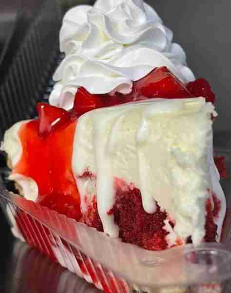 Red Velvet Strawberry Cheesecake 🍓🍰 Looking for a dessert that's both indulgent and visually stunn...