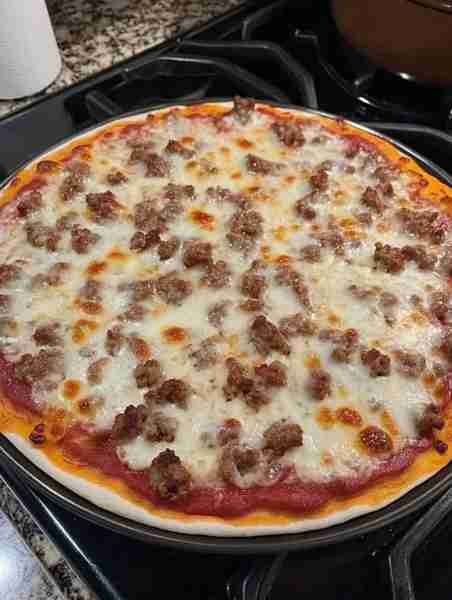 My biggest fear about keto was no pizza. I’ve become quite the baker of many types.Tonight it’s saus...