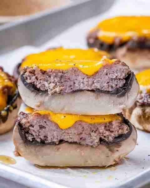 Flavorful Cheeseburger Stuffed Mushrooms - These ‘shrooms are packed with all the juicy, meaty flavo...