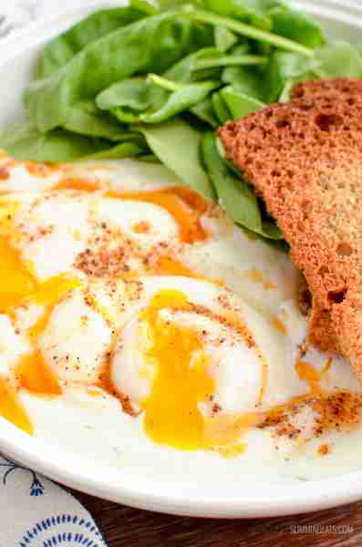 Turkish Poached Eggs in Yoghurt – the best way to eat poached eggs – PERIOD!! Recipe 👉 https://www....