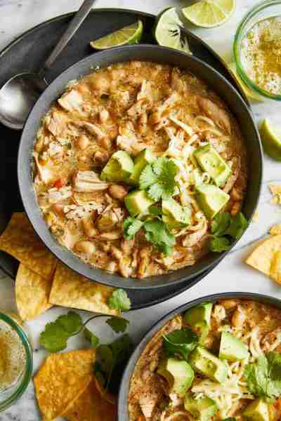 Instant Pot White Chicken Chili - With tender shredded chicken and pantry staples! So creamy, so fla...