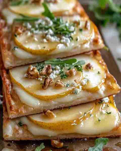 Pear and Gorgonzola Flatbread 🍐🍞 **Ingredients: - 1 flatbread - 1 ripe pear, thinly sliced - 1/4...