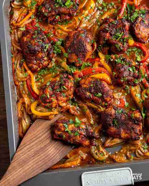 ✅ https://www.slimmingeats.com/blog/sheet-pan-smoky-paprika-chicken-with-roasted-peppers Sheet Pan...
