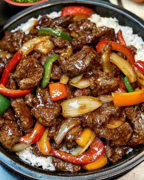 Sizzling Chinese Pepper Steak with Onions 🥩🌶️🍚 Ingredients 🛒 1 lb flank steak or sirloin, thinly...